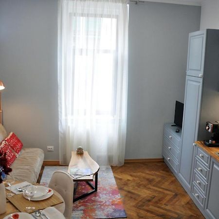 Black Gate - 2 Bedroom Apartment In The Heart Of Old Town With Free Private Secured Parking Brasov Luaran gambar