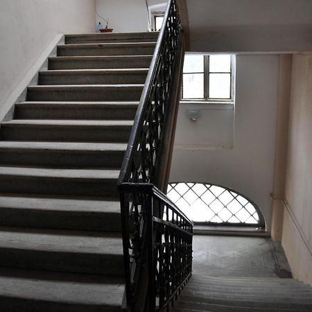 Black Gate - 2 Bedroom Apartment In The Heart Of Old Town With Free Private Secured Parking Brasov Luaran gambar