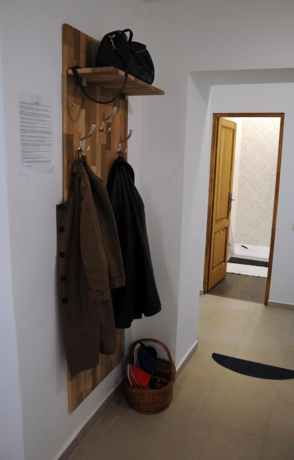 Black Gate - 2 Bedroom Apartment In The Heart Of Old Town With Free Private Secured Parking Brasov Luaran gambar
