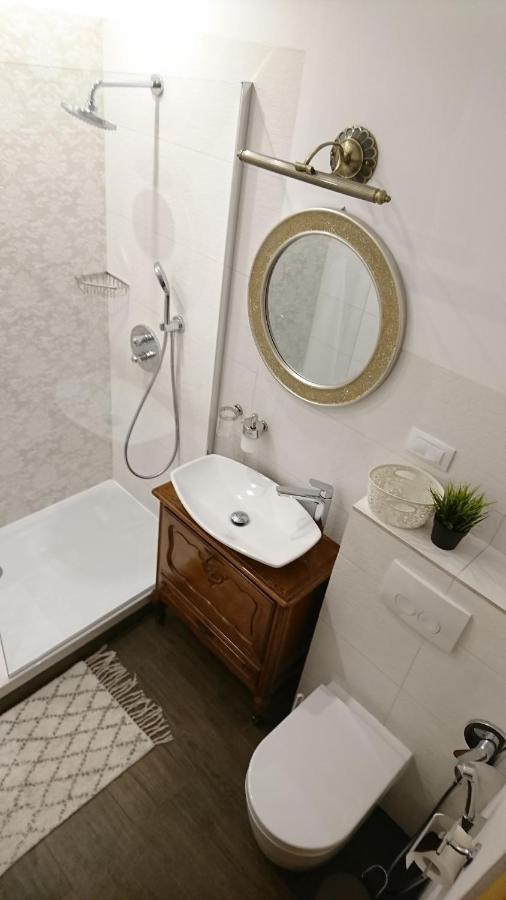 Black Gate - 2 Bedroom Apartment In The Heart Of Old Town With Free Private Secured Parking Brasov Luaran gambar