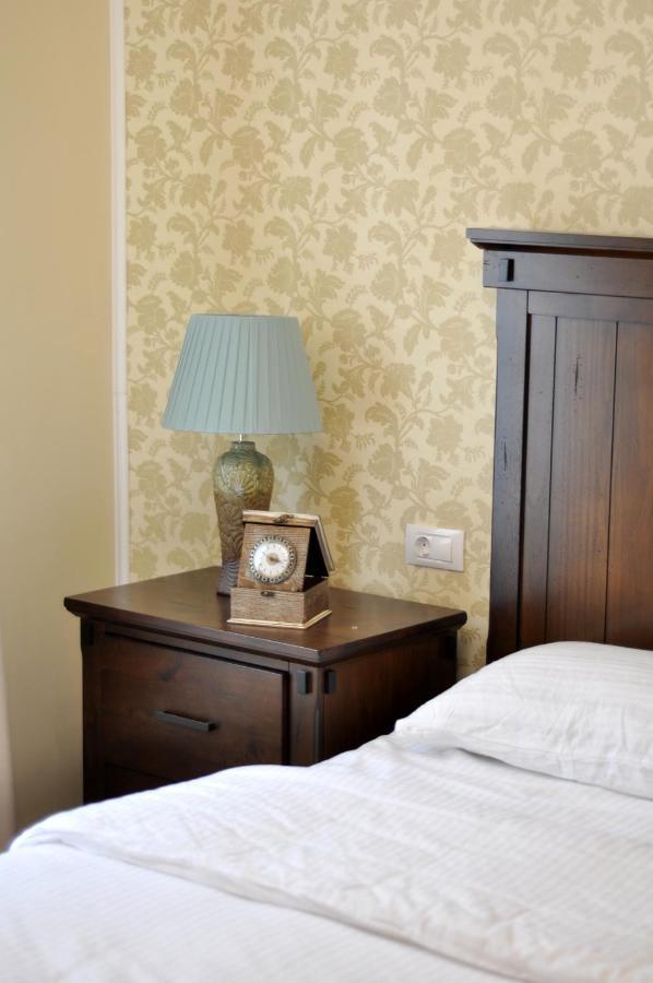 Black Gate - 2 Bedroom Apartment In The Heart Of Old Town With Free Private Secured Parking Brasov Luaran gambar